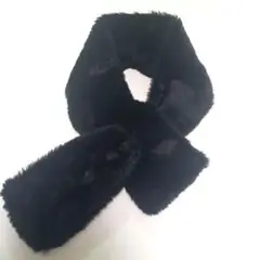 黒いファーのような素材のマフラー　ネックウォーマー