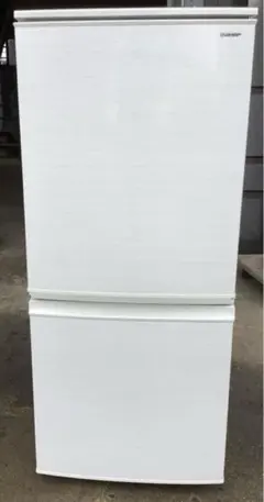 シャープ冷凍冷蔵庫137L 横縞模様付け替えどっちドア 自動霜取り機能付