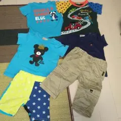子供用カラフルTシャツとショートパンツセット