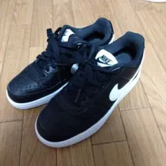 NIKE スニーカー ブラック ホワイト US6　ナイキ