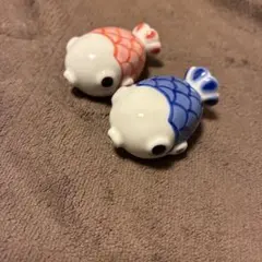 有田焼　青と赤の鯉の箸置き2個セット