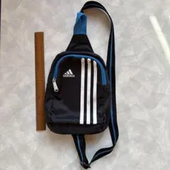 adidas ボディバッグ 黒/青 3本ライン