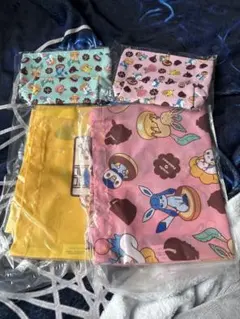 キャラクター柄バッグとポーチセット