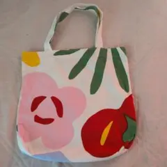 marimekko 花と葉のプリント トートバッグのサムネイル
