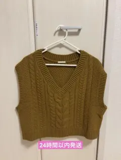 GU ニットベスト