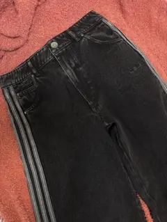 adidas Originals ブラックデニムパンツ サイドライン 32 - メルカリ