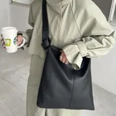 ノットハンドルフラットショルダーバッグ