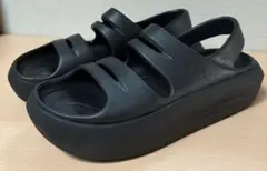 新品　タグ付き　PUMA 厚底サンダルのサムネイル