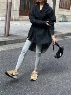 新品　ブラック 長袖 シャツ チュニック丈のサムネイル