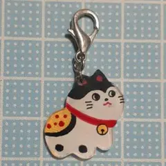 ハンドメイド　犬?猫張り子?のファスナーチャーム　無料でストラップに変更可能です