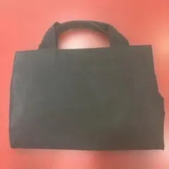 黒のトートバッグ