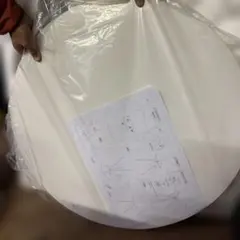 円形ホワイトテーブル