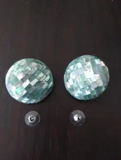 グリーン系シェルラウンドピアス