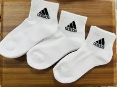 【新品未使用】adidas靴下　同色黒3足　21〜23cm