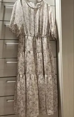 earth 花柄シフォンワンピース