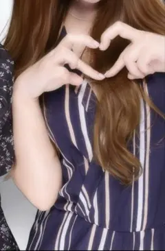 ネイビーとホワイトのストライプジャンプスーツ