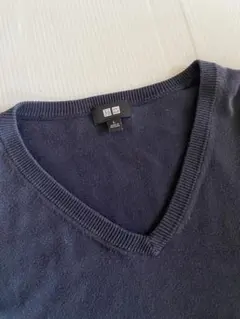 ユニクロ　ネイビー Vネック 長袖ニット