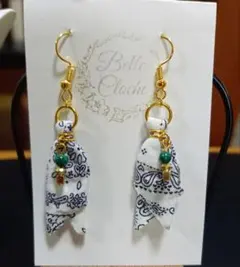 ピアス　布タッセル　バンダナ柄　ペイズリー　ゴールド　イヤリング