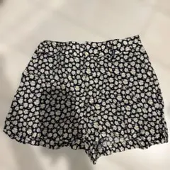 H&M DIVIDED デイジー柄 ショートパンツ EUR34のサムネイル