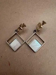 ゴールドダイヤモンド型イヤリング