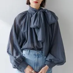 【人気完売品／Whim Gazette】　ローンボウタイブラウス