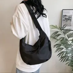 メッセンジャーバッグ 黒 運動会 ママ 斜めがけ 軽量 ハーフムーン 韓国風