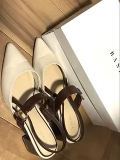 RANDA（ランダ）ポインテッドトゥバックストラップパンプス　M