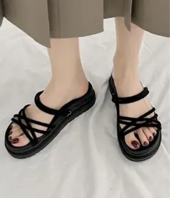 新品　クロスストラップ　サンダル