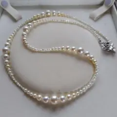 各サイズのアコヤ真珠と、あこやケシパールのセミロングネックレス