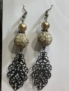 エレガントなレース模様ピアス