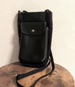 【新品】FELISSIMOペットボトルも入るスマホポシェットのサムネイル