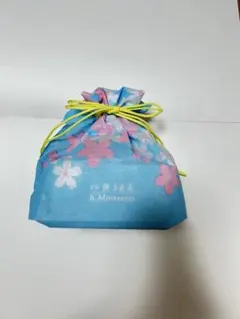 桜　花柄の青色巾着袋　不織布