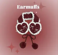編み物　イヤーマフ　ハンドメイドハート型赤と白のイヤーマフ　ポンポン付き　耳当て