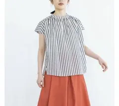 ポンデシャロン　半袖ブラウスのサムネイル
