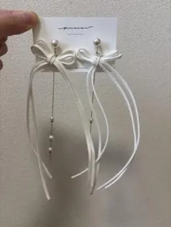 リボン付きホワイトパールロングピアス