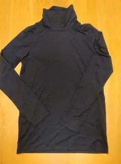 ユニクロ　HEATTECH 黒 アンダーシャツ 150