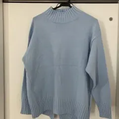 ライトブルー タートルネックニット 袖など丈長め　ゆったりコーデ