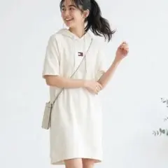 TOMMY GIRL トミーガール　ワンピース　ロング　白　ロゴ　フード