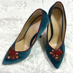【新品未使用】CHARLOTTE OLYMPIA グリーンスエード　刺繍パンプスのサムネイル