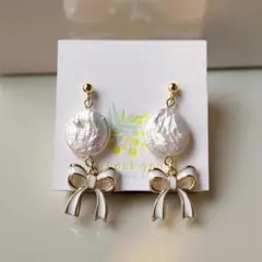 淡水バロックパールとリボンのピアス／イヤリング