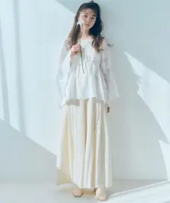 COCO DEAL タックワイドフレアパンツ　アイボリー