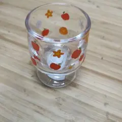 フルーツと花のデザインの小型ガラスコップ