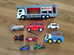 ミニカーセット９台　男の子おもちゃ　トミカ　救急車など