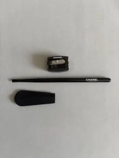 〈CHANEL EYE CONTOUR〉・〈シャープナー〉セットのサムネイル