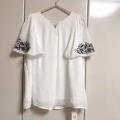 新品♡エンブロイダリー刺繍ブラウスのサムネイル