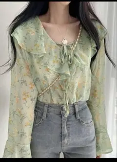激安セール、一点限り 特売美品、花柄フリル付き長袖ブラウス即納