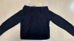 オフショルダー 黒 長袖シャツ