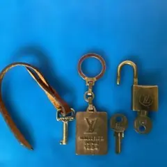 Louis Vuitton ネームタグ バッグチャーム パドロック セット | Mercari