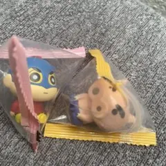 クレヨンしんちゃん　プチっとすわりマス　フィギュア　ミニフィギュア　2点