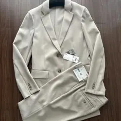 ☆新品未使用品☆UNIQLOレディースパンツスーツM